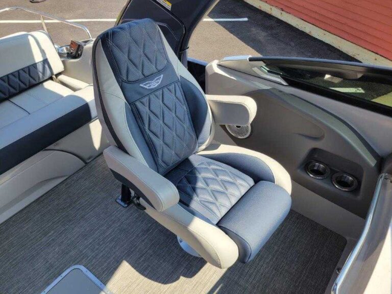 2025 Bennington 25RXSBWA - ESP - Arch - Windshield - Owner Demo US-ETWR6587F425 [photo 59]